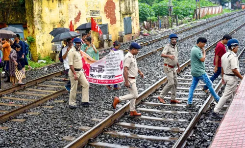 Kolkata: Countrywide Demonstration at Train Station