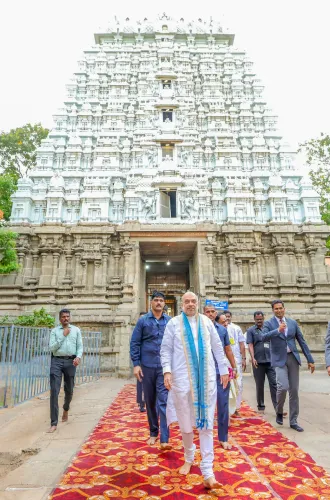 Amit Shah offers prayers at Arunachaleswarar Temple in Tiruvannamalai