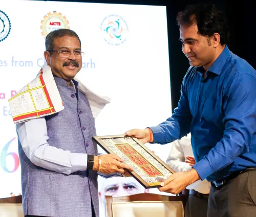 धर्मेंद्र प्रधान का छत्तीसगढ़ युवा दल ने किया सम्मान