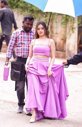 मुंबई: हस्तियों ने 'लाफ्टर शेफ' के सेट की शोभा बढ़ाई