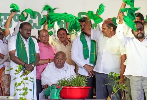 Bengaluru: JD(S) leaders and farmers stage protest against Bidadi Township