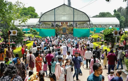 Bengaluru: Visitors at Independence Day Flower Show at Lalbagh
