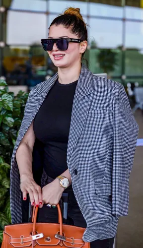Mumbai: Kainaat Arora Spotted at Airport