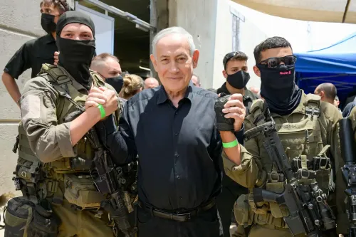 Northern Israel: Netanyahu visits IDF troops near Lebanon border