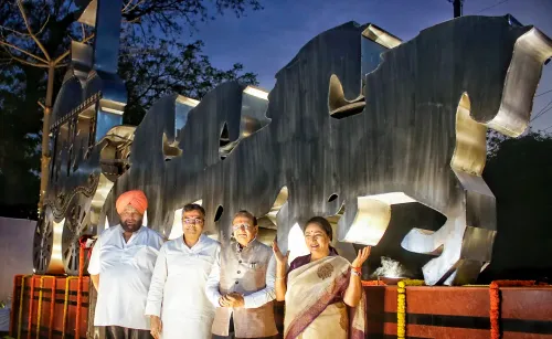 नई दिल्ली: दिल्ली के उपराज्यपाल और मुख्यमंत्री ने 'पार्थ सारथी रथ' का उद्घाटन किया