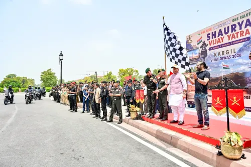 राजनाथ सिंह ने 'शौर्य विजय यात्रा' मोटरसाइकिल अभियान को झंडी दिखाई