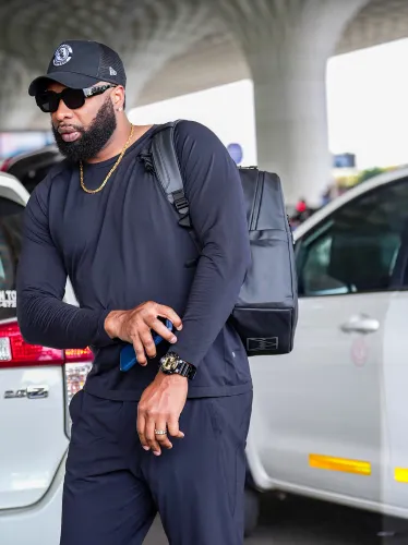 मुंबई: किरोन पोलार्ड एयरपोर्ट पर नजर आए