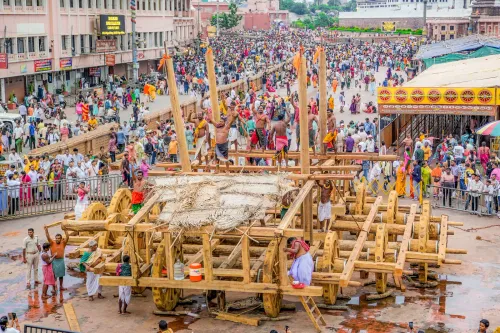 पुरी में तीनों रथों की विधि विधान से पूजा प्रारंभ