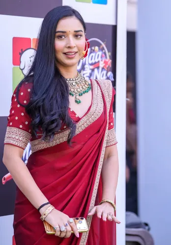 Mumbai: Celebs On The Sets Of 'Maa Hai Na'