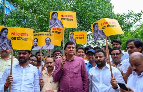 सौरभ भारद्वाज की अगुआई में GTB अस्पताल के बाहर AAP का विरोध