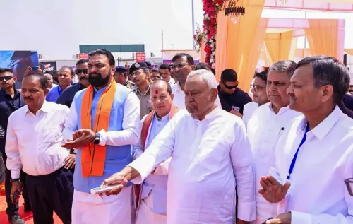 बिगुसेराय: नीतीश कुमार ने समृद्धि यात्रा के दौरान विकास कार्यों का निरीक्षण किया