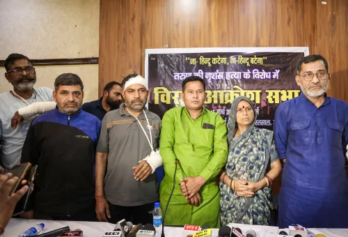 तरुण खटिक के परिवार ने नई दिल्ली में संवाददाता सम्मेलन आयोजित किया