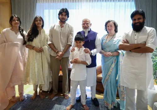 जुबली हिल्स में मोदी और पवन कल्याण की पारिवारिक मुलाकात