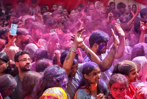 नई दिल्ली: श्री Ladli जी बड़ा मंदिर में होली समारोह