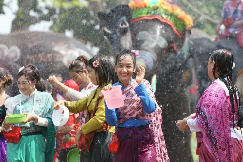 अयुत्थया: सोंगक्रान उत्सव-हाथियों का मेला