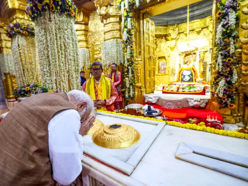 सोमनाथ मंदिर में मोदी की प्रार्थना