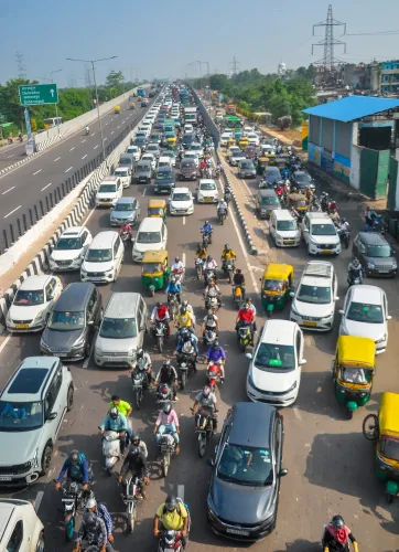 New Delhi: Traffic congestion at Geeta Colony