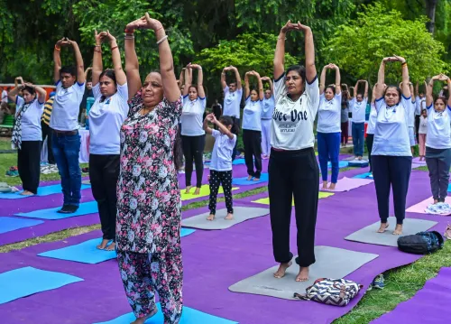 लोधी गार्डन में योग उत्साहियों का जमावड़ा