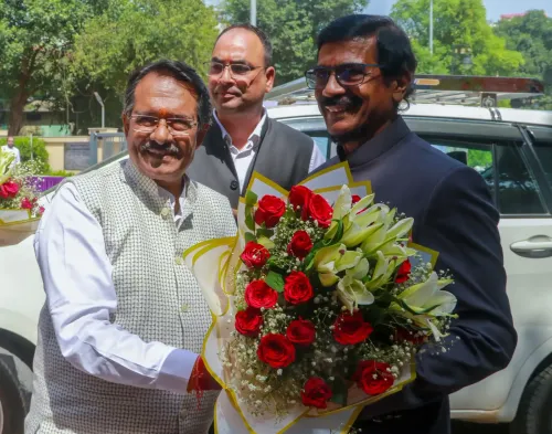 हर्ष मल्होत्रा ने तिलविन सिल्वा से की द्विपक्षीय मुलाकात