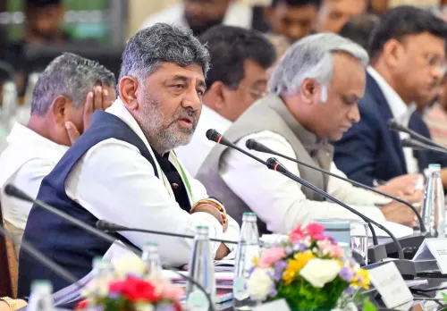 शिवकुमार ने मंत्रियों संग जिला अधिकारियों की बैठक ली