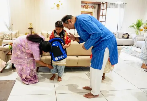 नई दिल्ली: रेखा गुप्ता ने दुर्गा अष्टमी पर कन्या पूजन किया