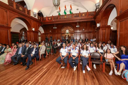 पीयूष गोयल और भारतीय महिला क्रिकेट टीम का लंदन में स्वागत