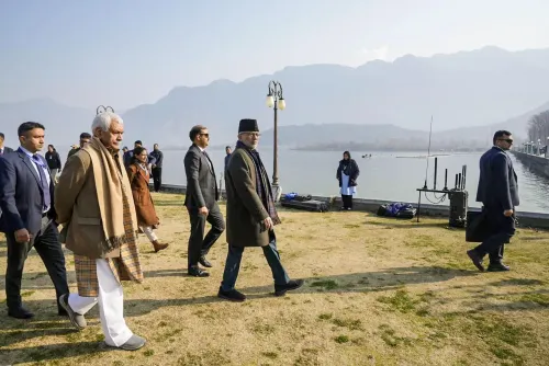श्रीनगर: उपराष्ट्रपति सी. पी. राधाकृष्णन ने डल झील पर नौका यात्रा का लुत्फ उठाया