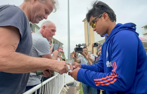 तीसरे T20I से पहले वैभव सूर्यवंशी का प्रशंसकों से जुड़ाव