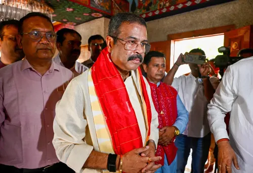 New Delhi: Dharmendra Pradhan offers prayers at Jagannath Temple