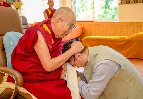 New Delhi: Kiren Rijiju calls on the Dalai Lama
