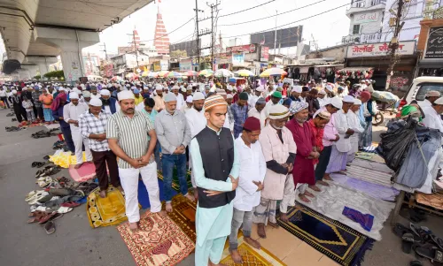 पटना: रमज़ान में भक्तों ने शुक्रवार की प्रार्थना की