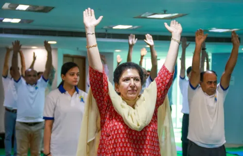 PIB DG मत्तू जे.पी. सिंह ने राष्ट्रीय मीडिया केंद्र में किया सामूहिक योग