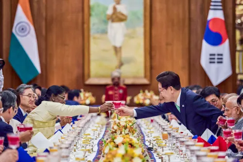 New Delhi: Lee interacts with Indian President