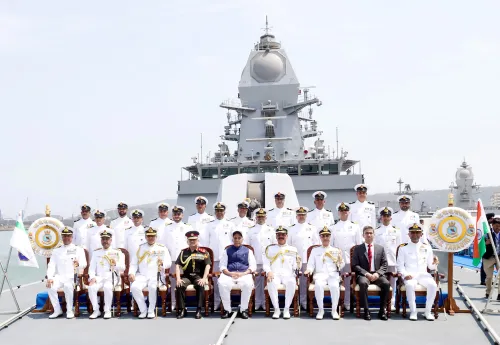 विशाखापत्तनम: राजनाथ सिंह ने INS तरागिरी का कमीशन समारोह में भाग लिया