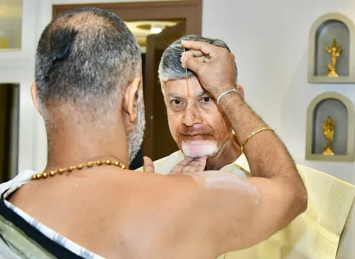 तिरुपति: चंद्रबाबू नायडू ने श्री वेंकटेश्वर स्वामी मंदिर का भ्रमण किया