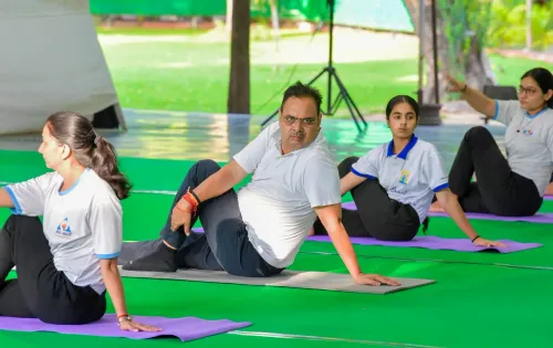 भजनलाल शर्मा का सीएम आवास पर योगाभ्यास