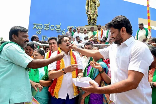 बेंगलुरु: कन्नड़ कार्यकर्ताओं ने हिंदी थोपने के खिलाफ प्रदर्शन किया