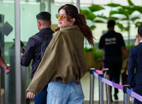 Kriti Sanon Spotted at Mumbai Airport