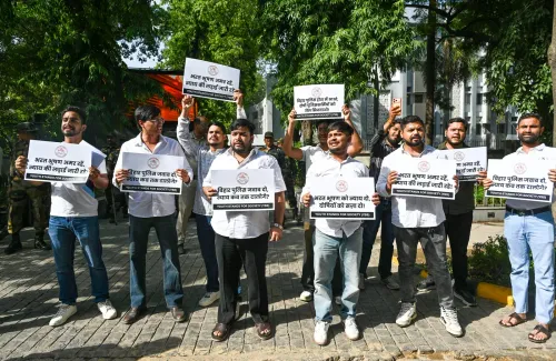 बिहार भवन के बाहर YSS का धरना — कथित हत्याकांड पर आक्रोश