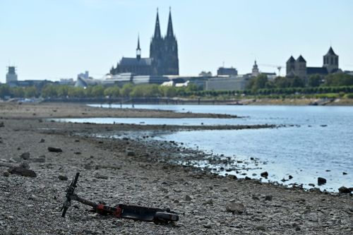 Cologne: Rhine River water levels fall amid persistent drought