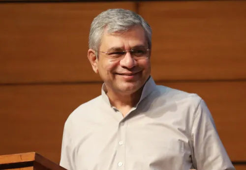 नई दिल्ली: अश्विनी वैष्णव ने प्रेस कॉन्फ्रेंस को संबोधित किया