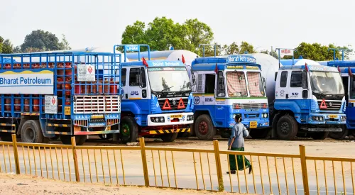 Bengaluru: LPG Supply Vehicles Stationed Due to Supply Issues