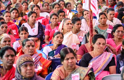 Bengaluru: AIDWA Demonstrates for Employment and Welfare Rights