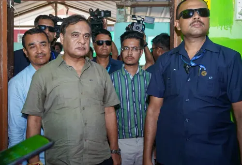 चराइदेव में बाढ़ पीड़ितों से मिले असम CM हिमंता