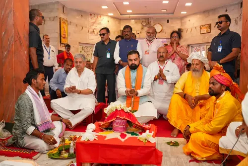 Samastipur: Samrat Choudhary offers prayers at Punara Dham temple