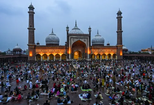 नई दिल्ली: जामा मस्जिद में इफ्तार का आयोजन