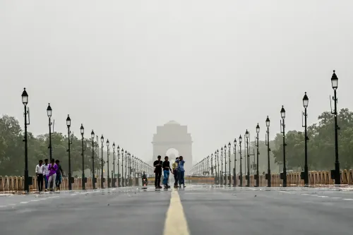 New Delhi: Dust storm accompanied by rain hits city