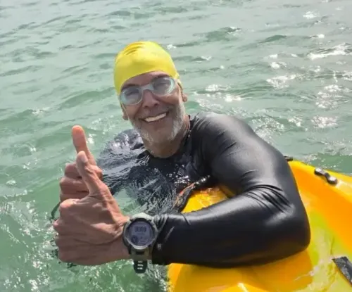 क्या मिलिंद सोमन ने 7.20 घंटे में 15 किमी तैराकी कर अपना रिकॉर्ड तोड़ा और अंकिता पर गर्व क्यों है?