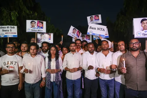 NSUI अध्यक्ष विनोद जाखड़ ने किया कैंडल मार्च का नेतृत्व