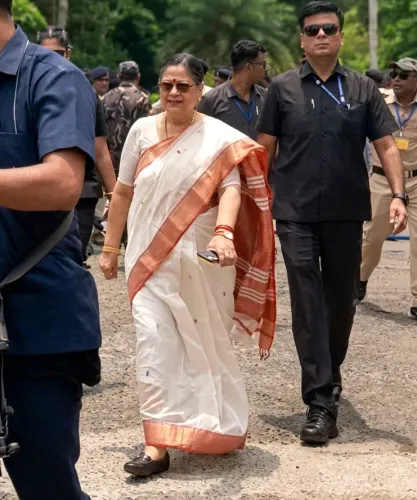 TMC सांसद काकोली घोष दस्तीदार कल्याणी बैठक में पहुँचीं